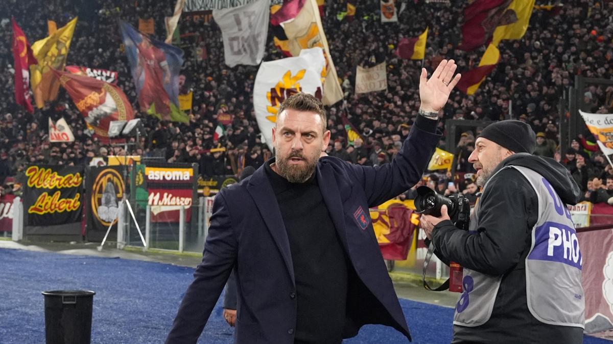 Daniele De Rossi, emoții intense la revenirea pe Olimpico Daniele De Rossi, antrenorul echipei Genoa, a fost întâmpinat cu multă căldură de fanii romani la meciul de ieri seară, în care echipa sa a întâlnit AS Roma
