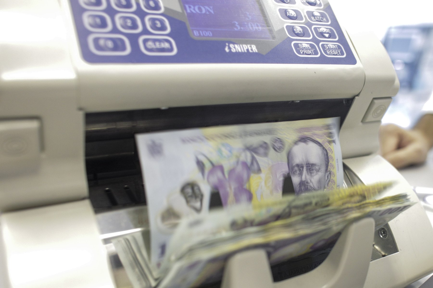 Deficitul bugetar după 11 luni, 6,4% din PIB, mai redus față de anul trecut