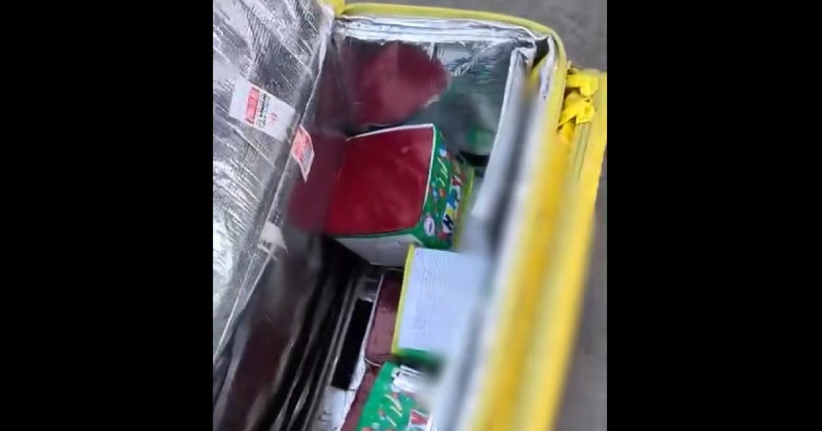 Peste 2.500 de articole pirotehnice confiscate în București Jandarmii din București au confiscat recent peste 2.500 de articole pirotehnice interzise, în cadrul unei acțiuni ce a avut loc pe parcursul ultimelor două zile