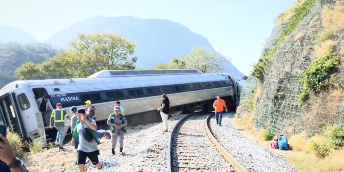 Tren-deraiat-in-Mexic-scaled.jpg - ReactMedia