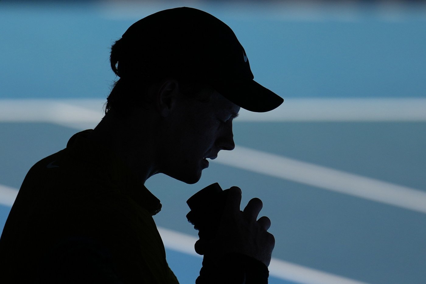 Australian Open, sub amenințarea căldurii extreme Australian Open a început meciurile la ora 11:00 dimineața, cu o oră mai devreme decât de obicei, din cauza previziunilor meteorologice nefavorabile