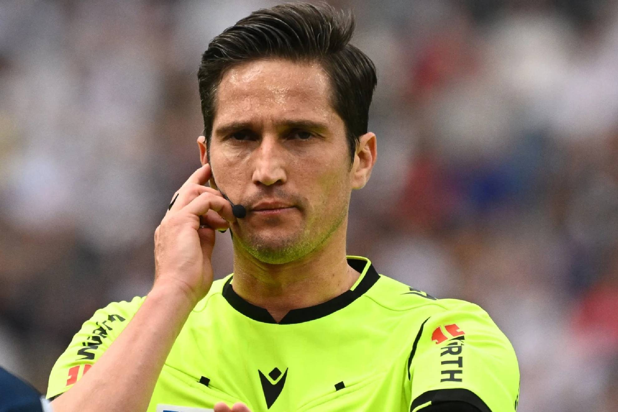 Munuera Montero între stelele fotbalului: arbitrajul în Clasicul spaniol Astăzi, Munuera Montero va oficia cea de-a treia sa întâlnire de mare intensitate în calitate de arbitru profesionist, având în față provocarea Clasicului spaniol, un meci care unește fanii pasionați ai fotbalului din întreaga lume