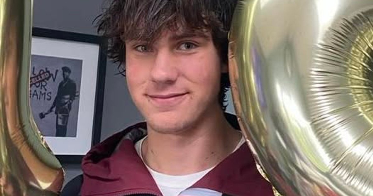 Dispariția tânărului britanic în Munții Bucegi: Familia îl consideră „pierdut pentru noi” Familia tânărului britanic de 18 ani dispărut în Munții Bucegi a transmis, într-un mesaj plin de emoție, că George este acum „pierdut pentru noi”