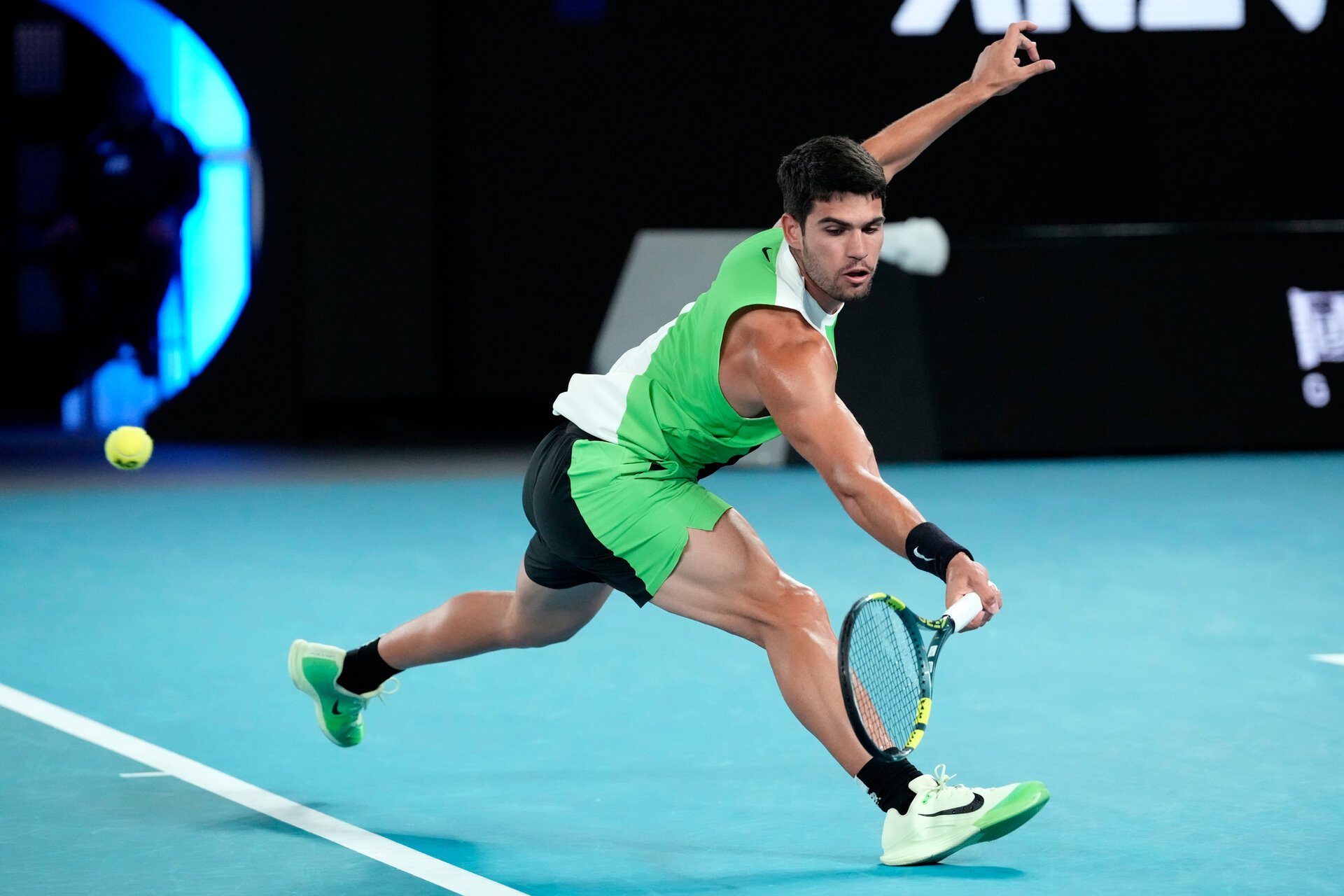 Alcaraz, pe cale să își scrie istoria la Openul Australiei Carlos Alcaraz, tânărul talent din tenisul spaniol, se pregătește să înfrunte australianul Alex de Miñaur în sferturile de finală ale Openului Australiei