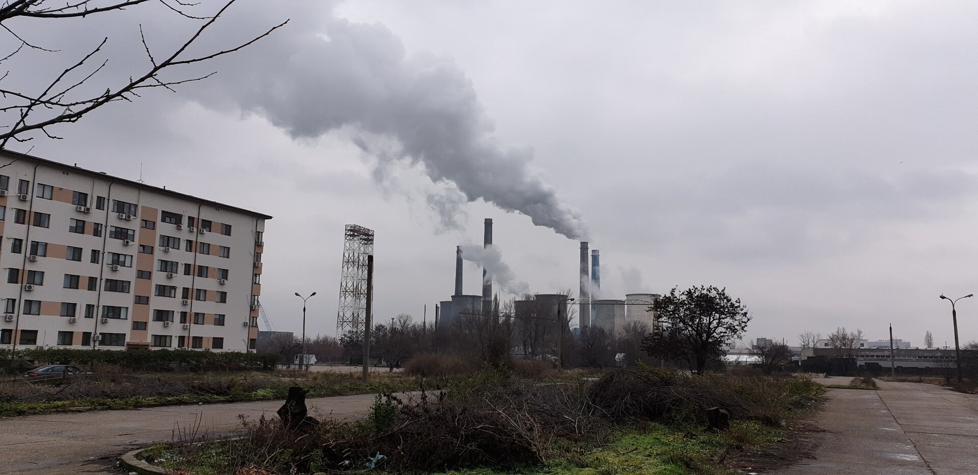 Revenire nesperată a pierderilor din sistemul de termoficare al Bucureștiului: apă mai mult consumată decât în ultimii ani După o perioadă de stabilizare aparentă, sistemul de termoficare al Bucureștiului a intrat brusc într-o nouă fază de degradare, semnalată de creșteri semnificative ale pierderilor de apă