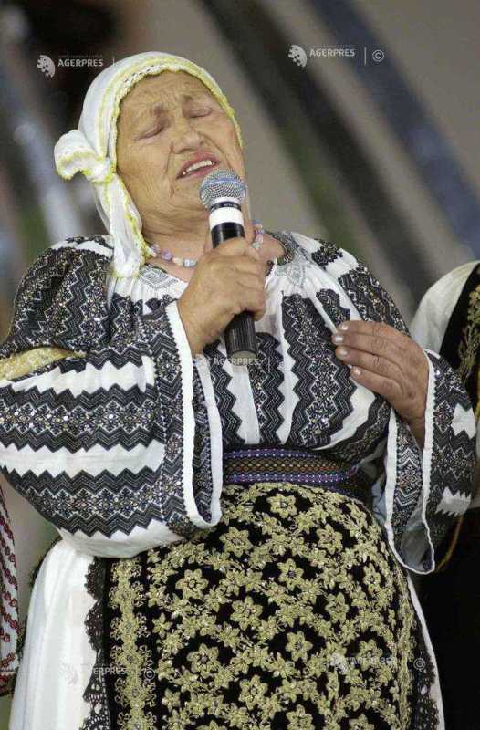 Rapsodul Domnica Trop, „privighetoarea” de la marginea lumii, a murit la 87 de ani Rapsodul Domnica Trop, considerată una dintre cele mai reprezentative voci ale folclorului românesc, a decedat luni, la vârsta de 87 de ani