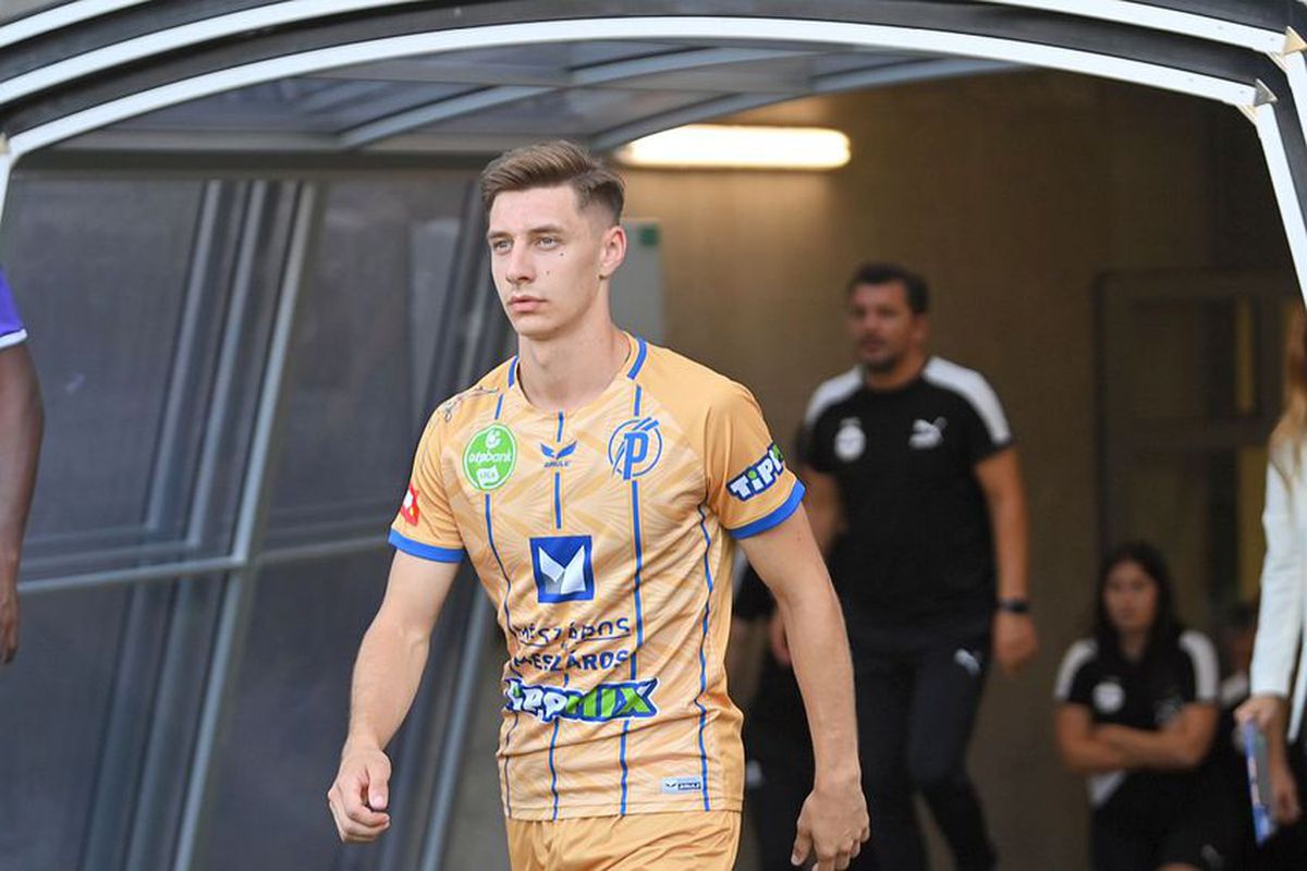 Marius Corbu semnează cu Ferencváros pentru 1,3 milioane de euro Mijlocașul ofensiv român Marius Corbu (23 de ani) a ajuns la un acord cu echipa ungară Ferencváros, urmând să părăsească clubul cipriot APOEL Nicosia în urma unei transfer de 1,3 milioane de euro