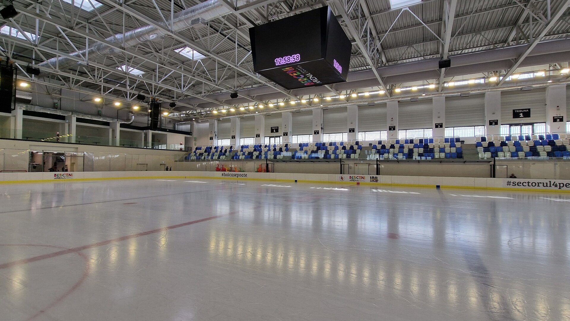 Patinoarul Berceni Arena se redeschide pentru public, accesul fiind acum mai ușor și sigur După o perioadă de întrerupere, cauzată de desfășurarea Campionatului Mondial de Hochei U20, Patinoarul Berceni Arena a anunțat reluarea activităților pentru public, începând cu weekendul trecut