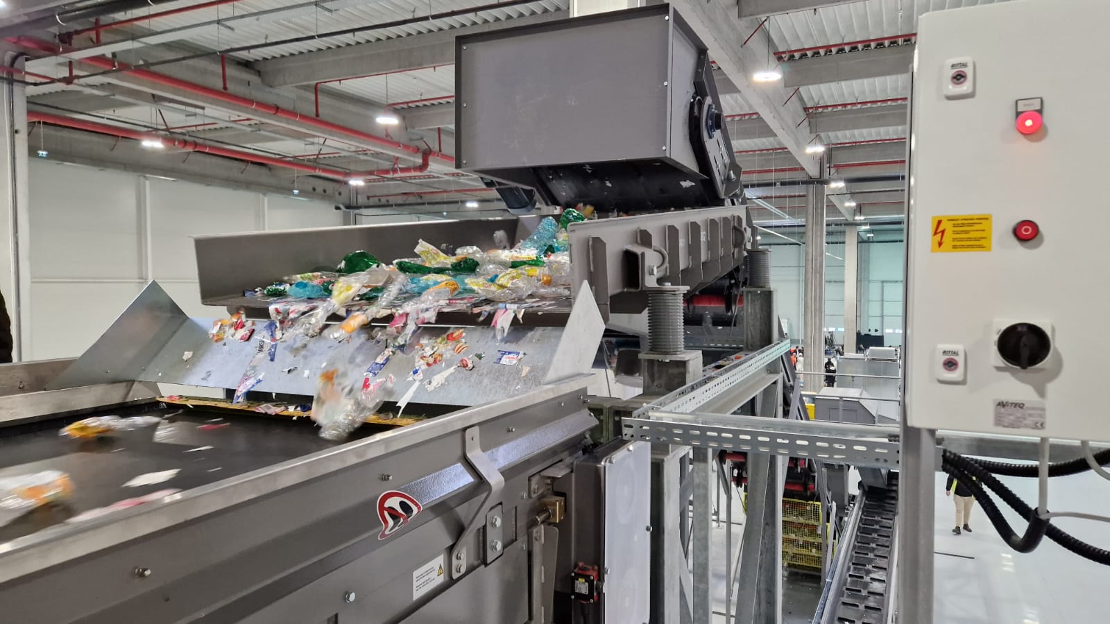 Ilfovul își depășește Bucureștiul în consumul de ambalaje din plastic, o diferență ce reflectă problemele cronicizate ale regiunii legate de apa potabilă și de infrastructura de salubritate