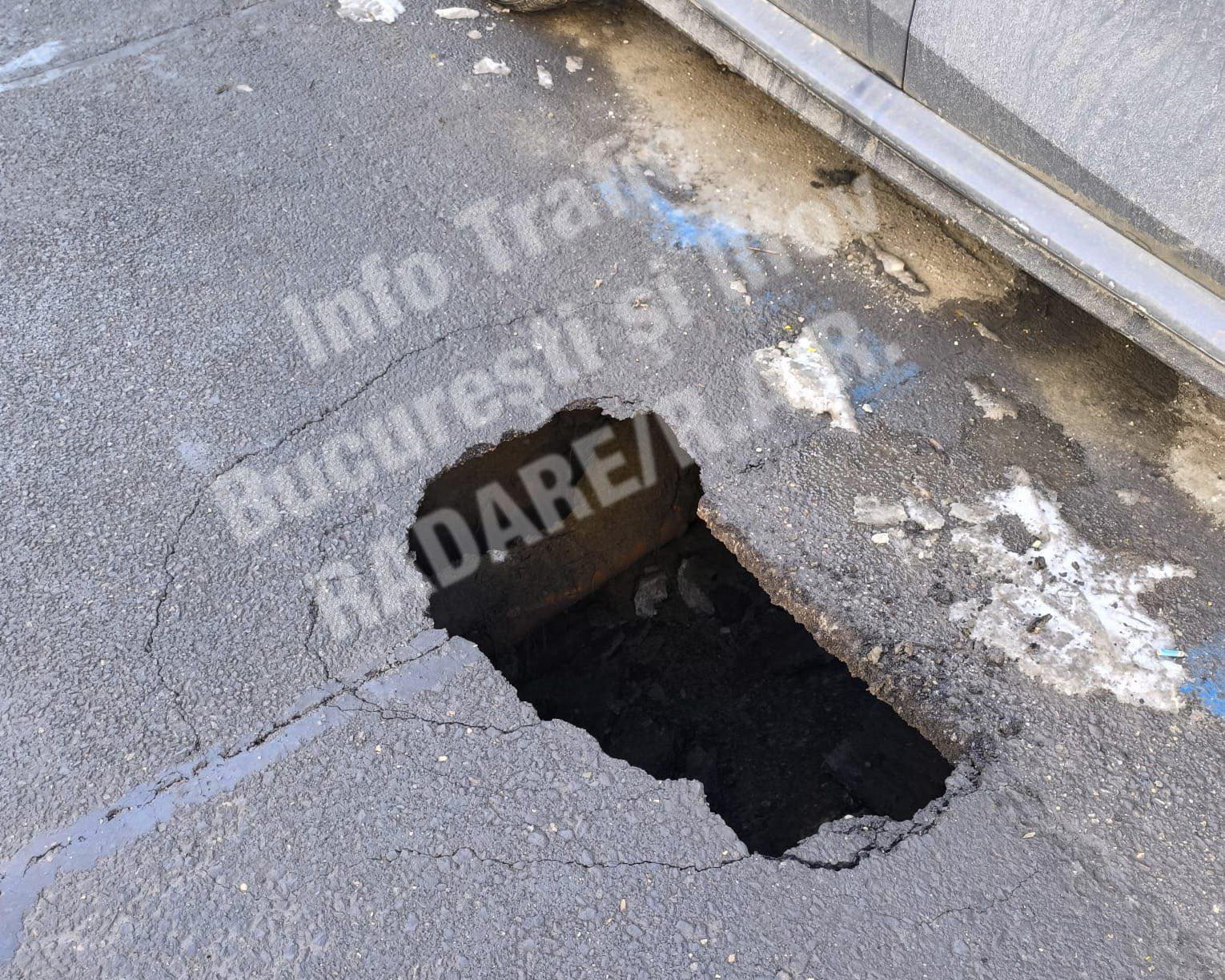 Strada Făinari din Obor se confruntă cu o problemă majoră de infrastructură, după ce, luni după-amiază, carosabilul s-a surpat în dreptul imobilului de la numărul 19, aproape de intersecția cu strada Luncșoara