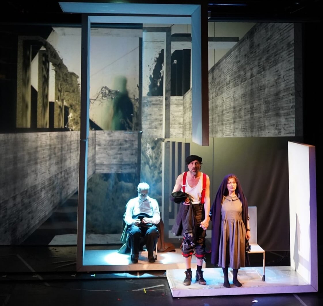 Teatrul Mic revine cu forțe proaspete: premiera piesei „Victimele Datoriei” de Eugene Ionesco în regia Nonei Ciobanu Bucureștiul se pregătește pentru o nouă experiență teatrală de impact, odată cu premiera spectacolului „Victimele Datoriei”, o piesă emblematică a lui Eugene Ionesco, care își face debutul pe scena Teatrului Mic