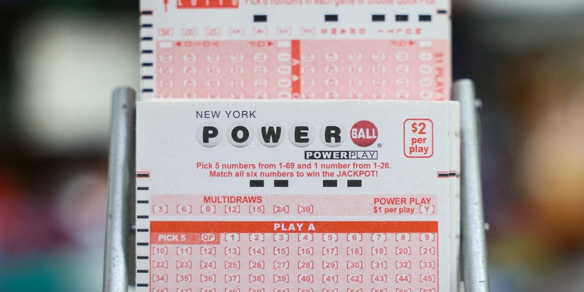 88327102007-20251223-t-231802-z-1121805438-rc-2-mmiafatag-rtrmadp-3-usapowerball-1.JPG - ReactMedia