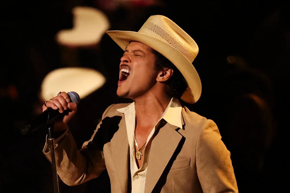 Bruno Mars revine pe scenă cu „The Romantic Tour”, prima sa turneu major după 2017