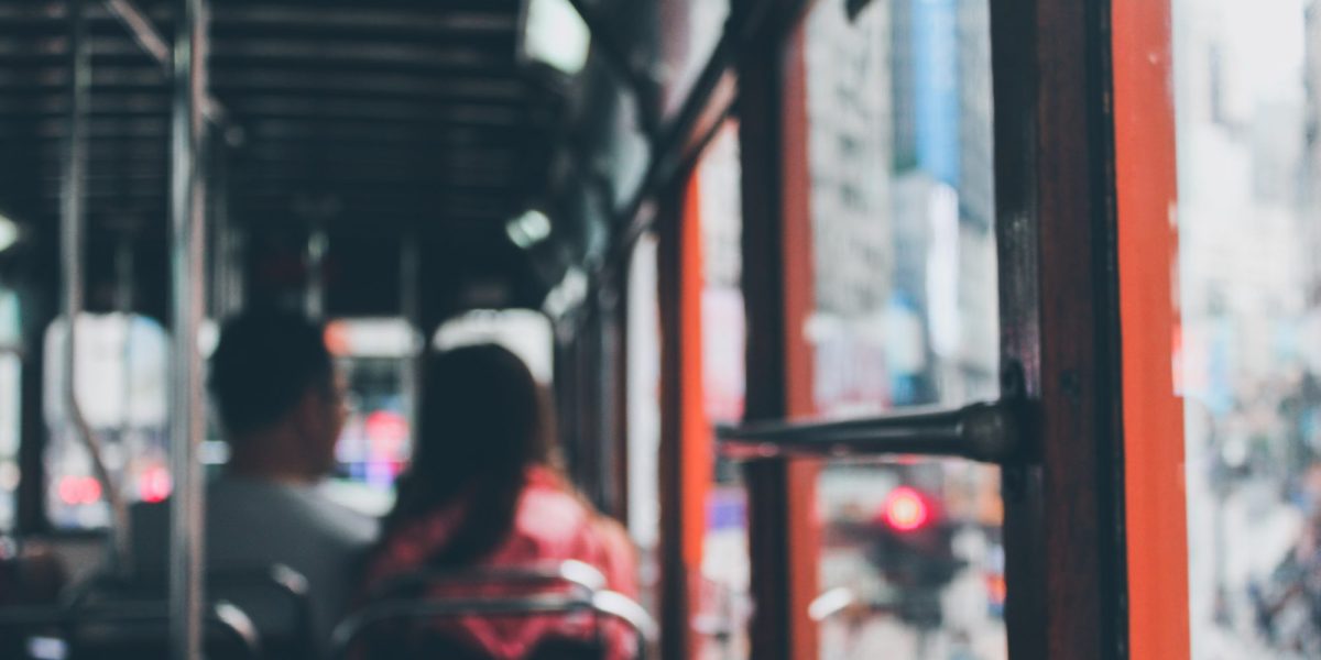 Autobuz-Pexeles-e1561493626386.jpg - ReactMedia