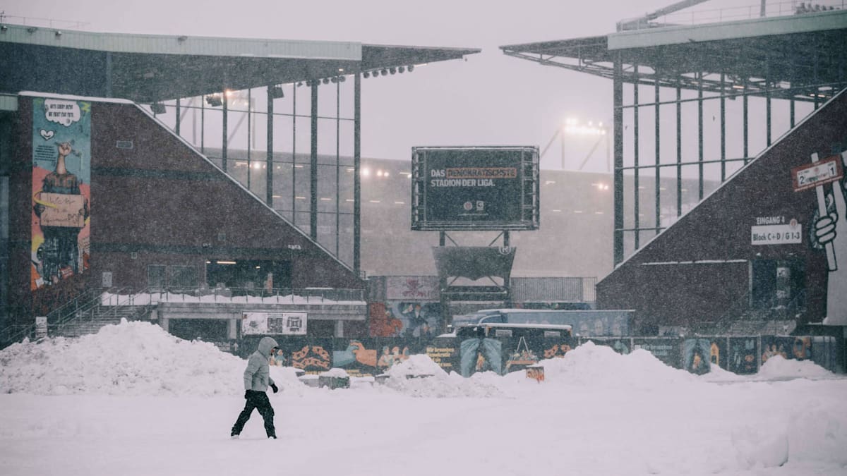 Doi meciuri din Bundesliga, care au fost anulate la începutul lunii ianuarie din cauza furtunii de iarnă „Elli”, vor fi reprogramate pentru diseară