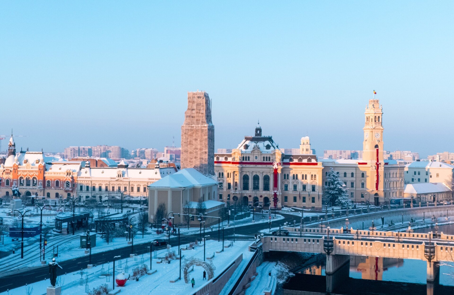 Contribuabilii din Oradea pot plăti impozitele locale începând cu 15 ianuarie 2026 Începând cu 15 ianuarie 2026, contribuabilii din municipiul Oradea pot achita taxele și impozitele locale pe anul în curs, conform anunțului oficial al Primăriei Oradea