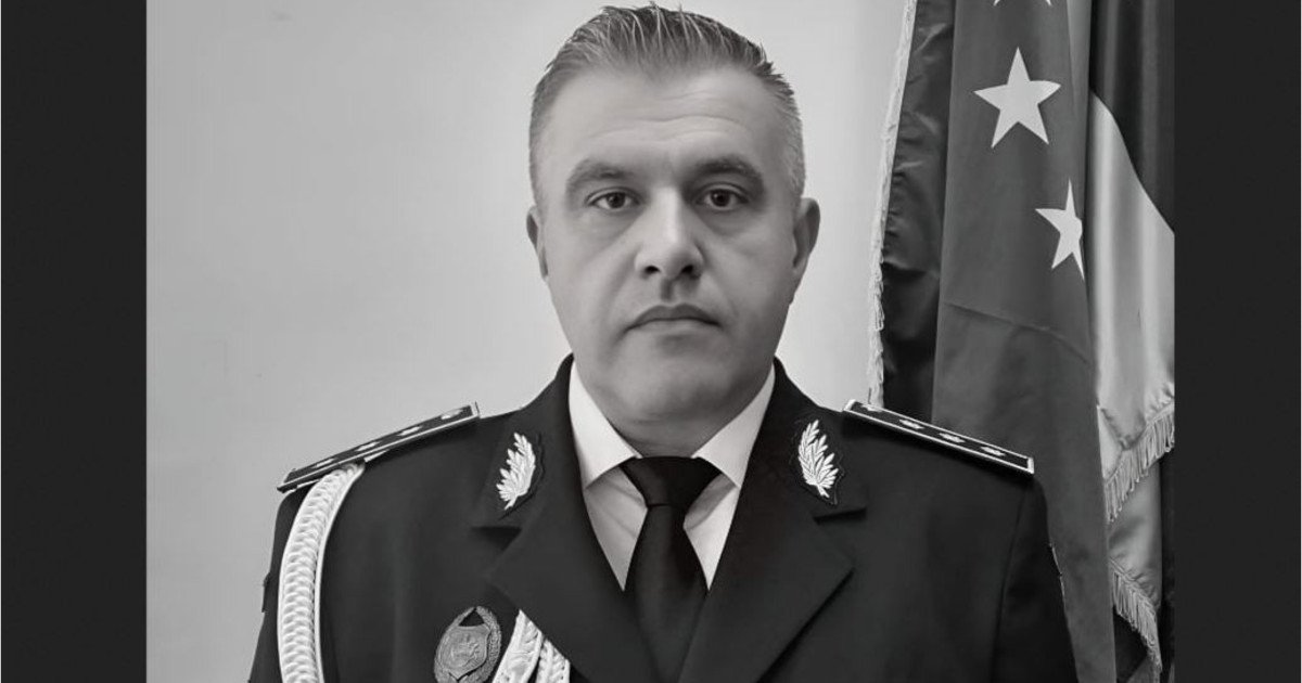 Tragedie la IPJ Dolj: Inspectorul-şef Marius-Daniel Mîrzacu a fost găsit mort la birou Inspectorul-şef al Inspectoratului de Poliţie Judeţean (IPJ) Dolj, comisar-şef Marius-Daniel Mîrzacu, a fost găsit decedat, sâmbătă, la birou, la doar 51 de ani