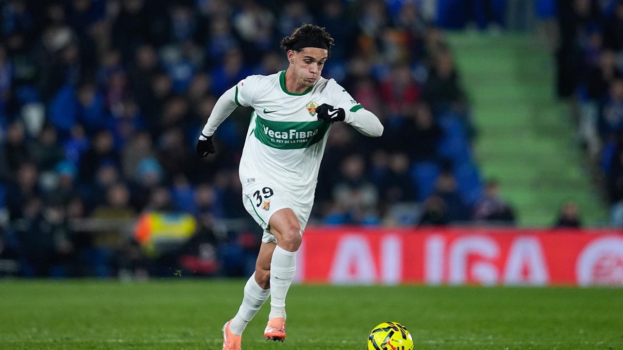 Elche caută o soluție pe flancul drept după accidentarea lui Héctor Fort Elche se află pe cale de a-și întări echipa în această iarnă, având în vedere absența îndelungată a fundasului lateral, Héctor Fort