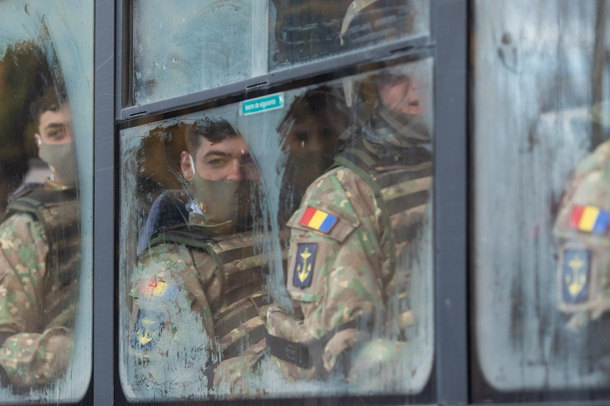 Ministrul Apărării naționale, Bildor Ionescu, anunță o reevaluare a sistemului de pensii militare, menită să extindă perioada în care personalul militar poate rămâne în activitate, fără a aduce atingere bugetului sau beneficiilor financiare ale celor deja pensionați