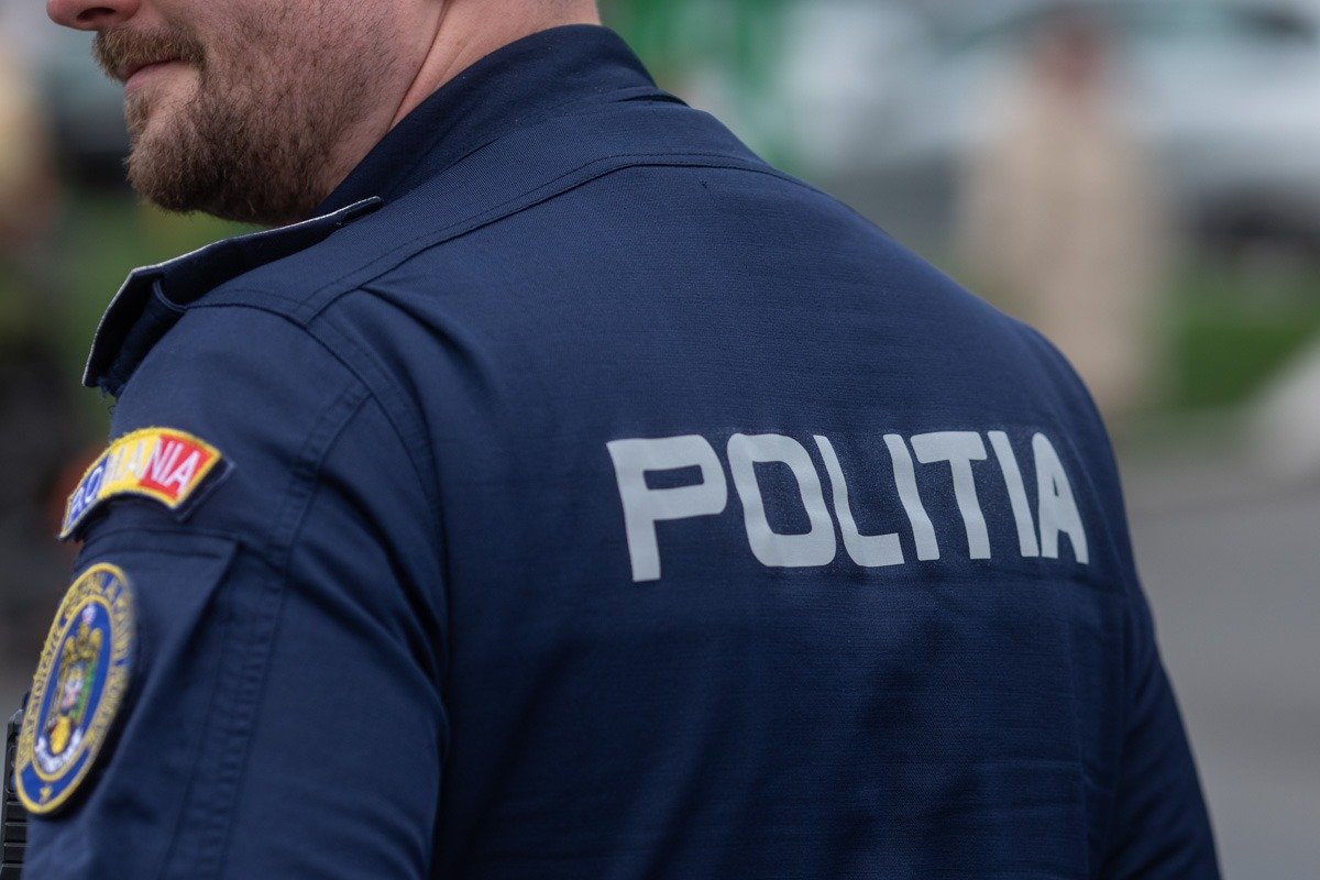 Tragedie în centrul Bistriței: un tânăr de 18 ani, găsit decedat într-o garsonieră de pe strada Restaurantului Ardealul Un eveniment șocant a zguduit comunitatea locală din Bistrița Năsăud, după ce polițiștii au descoperit cadavrul unui tânăr de doar 18 ani într-un local din centrul orașului