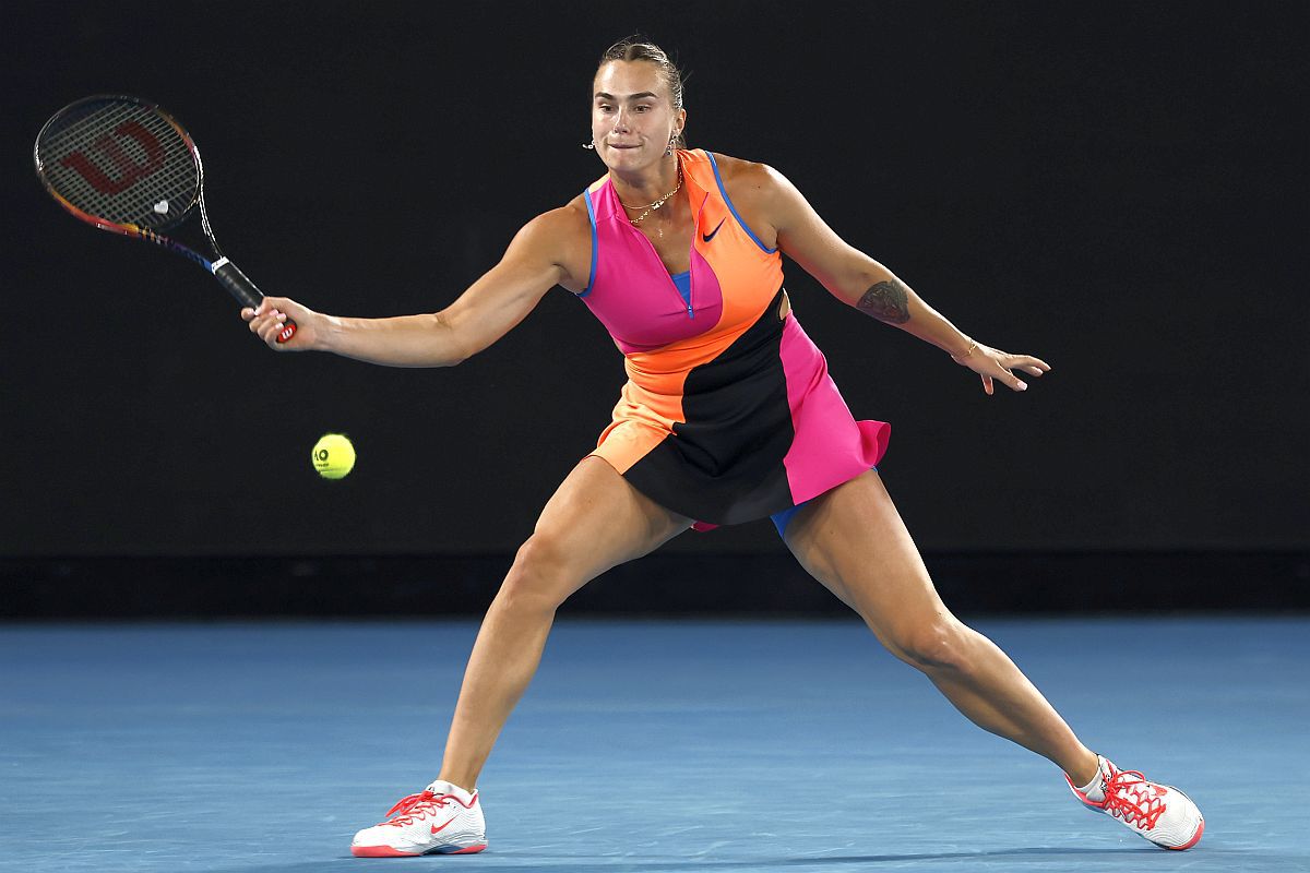 Finala Australian Open 2026: Sabalenka și Rybakina, un duel captivant pe Rod Laver Arena Aryna Sabalenka și Elena Rybakina se află în mijlocul unei competiții electrizante pe Rod Laver Arena în această dimineață, în finala Australian Open 2026