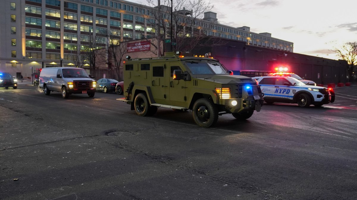 Maduro, sub ochii justiției americane: începerea procesului în New York Nicolás Maduro, fostul președinte venezuelean, și soția sa, Cilia Flores, au fost aduși în fața instanței din Manhattan în cadrul unui proces major, după o lungă perioadă de evaziune în fața autorităților americane