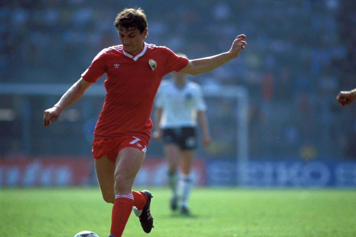 Marcel Coraș, legenda fotbalului românesc, se confruntă cu probleme de sănătate Marcel Coraș, 66 de ani, fost jucător emblematic al UTA Arad și Sportul Studențesc, se află într-o situație alarmantă