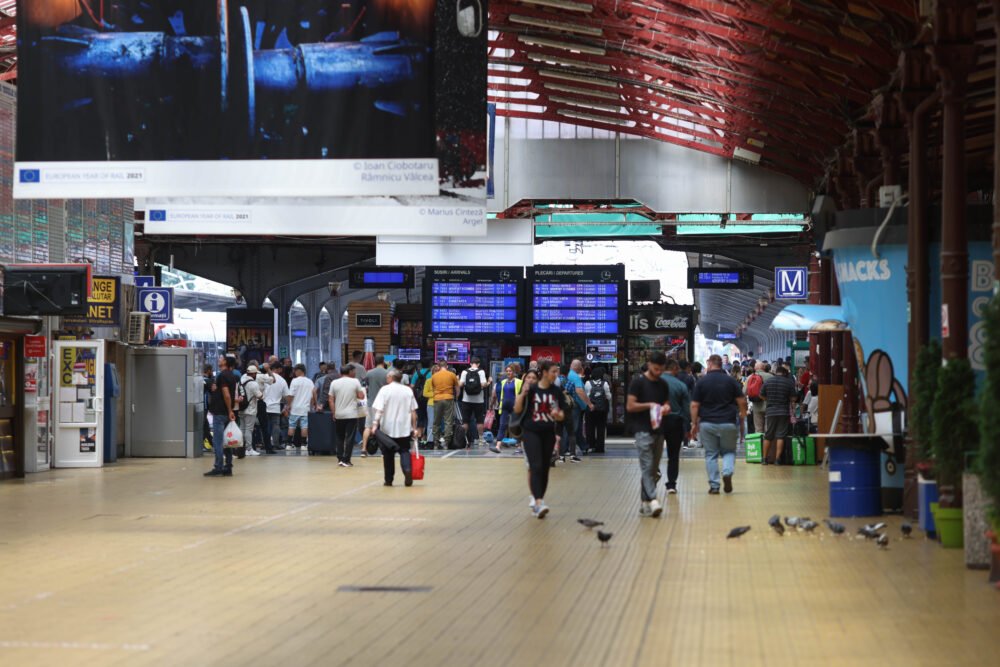 CFR Călători a anunțat modificări semnificative în circulația trenurilor cu opriri în Gara de Nord în luna februarie, afectând 24 de trenuri, în contextul unor intervenții majore la infrastructura feroviară din București