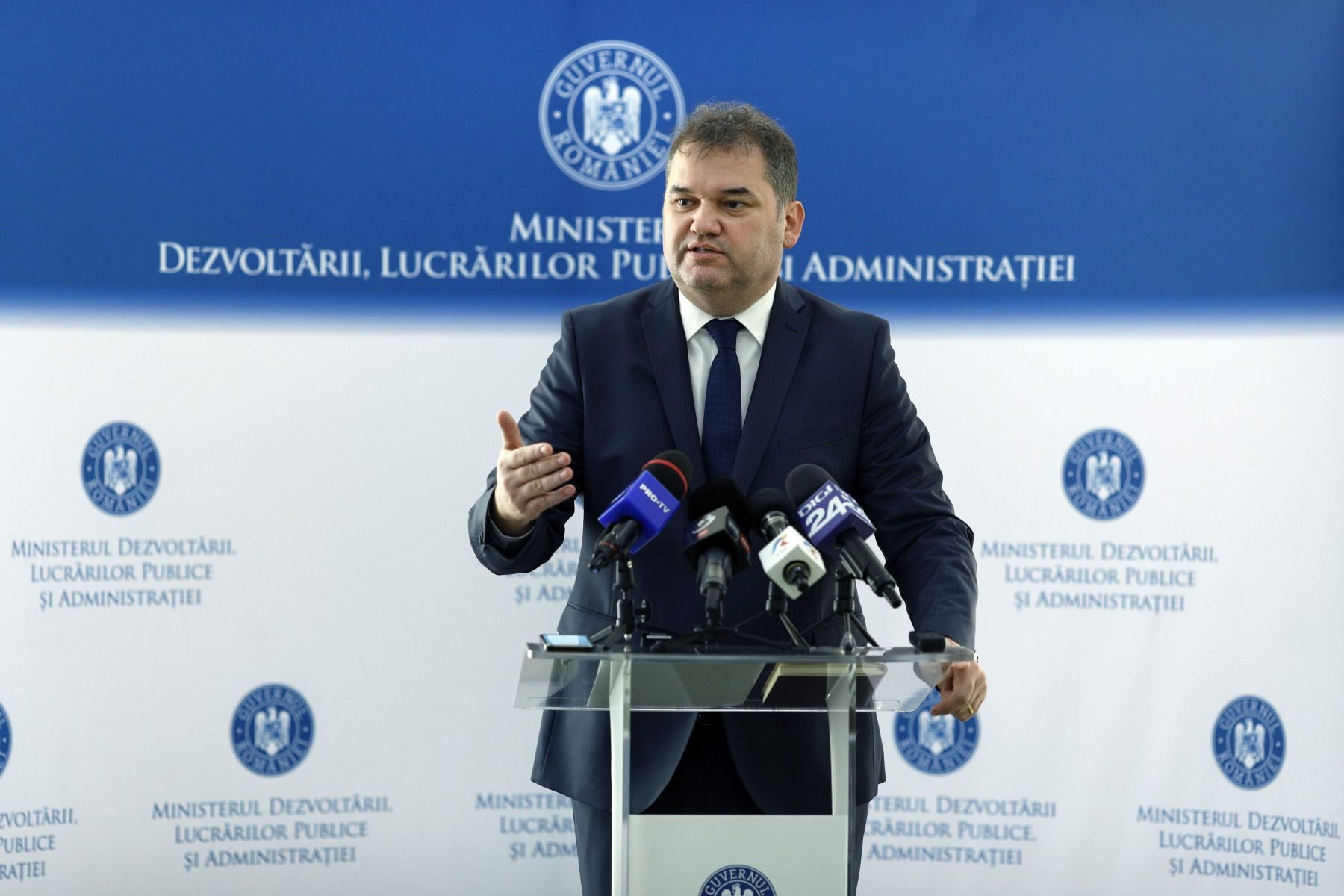 Reducerea cheltuielilor în administrația publică: Ministerul Dezvoltării lansează un nou proiect de lege Ministerul Dezvoltării a pus marți seară în dezbatere publică un proiect de lege care vizează reducerea cheltuielilor în administrația publică centrală și locală cu 10%