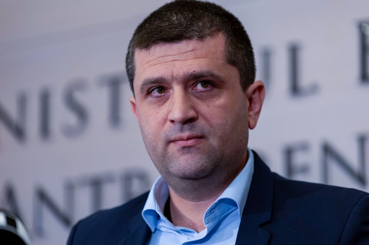 Guvernul pregătește reduceri semnificative ale fondului de salarii în sectorul public, o măsură care a stârnit deja controverse și preocupări majore în rândul angajaților din instituțiile statului