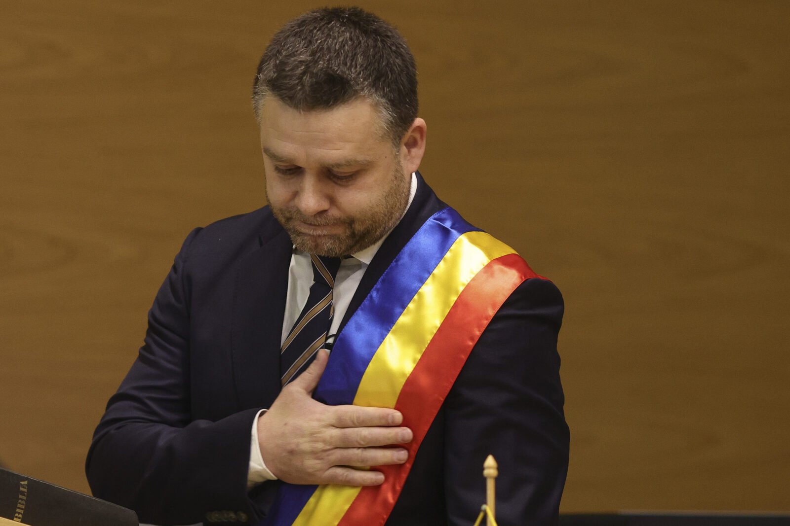 Primarul Capitalei, Ciprian Ciucu, a anunțat recent intenția de a majora prețul biletului pentru transportul public din București, o măsură pe care o califică drept „necesară” pentru a face față crizei financiare tot mai acute ale Societății de Transport București (STB)