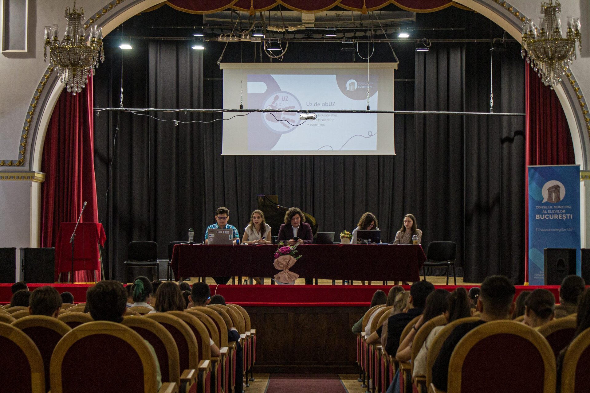 Majoritatea elevilor bucureșteni n-au auzit de Statutul Elevilor, revelator al unor lacune în informare și implicare Un studiu recent realizat în rândul elevilor din București scoate la iveală realități îngrijorătoare cu privire la nivelul de informare și participare a celor mici în procesul educațional