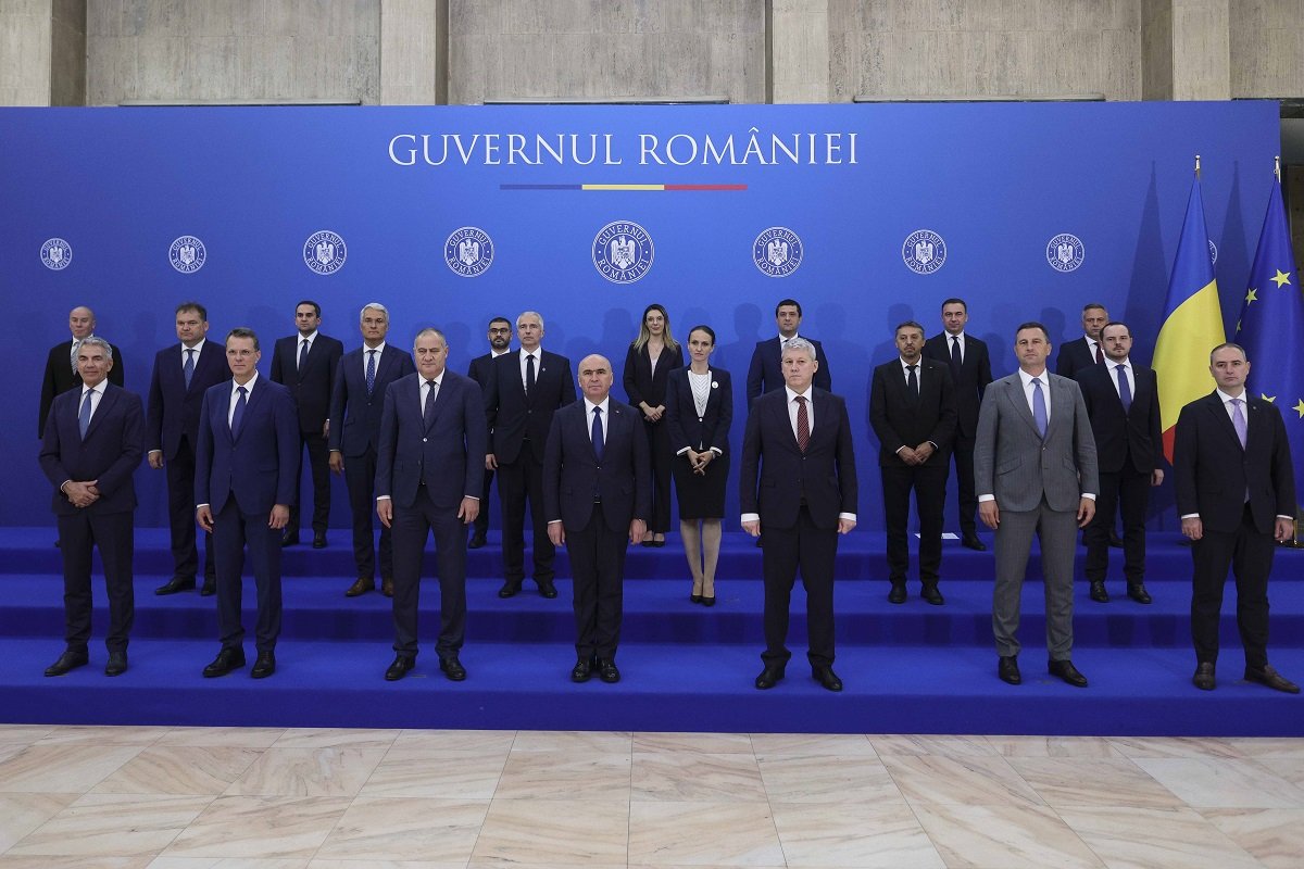 Primele șase luni: doar două ministere au redus personalul, iar aparatul bugetar s-a subțiat cu sub 2%