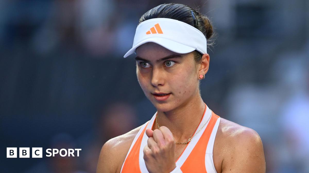 Jovic, o nouă stea în tenisul feminin mondial Ana Jovic, jucătoarea de tenis din Serbia, a surprins pe toată lumea cu ascensiunea sa rapidă în clasamentele internaționale, ocupând în prezent locul 27 în lume