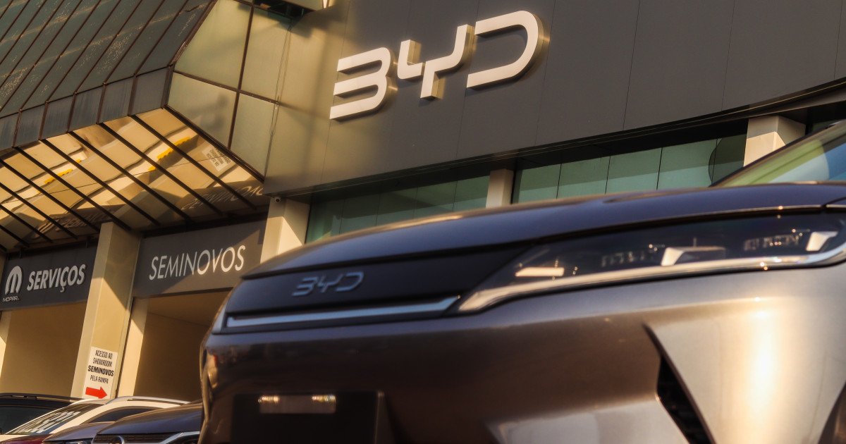 BYD Întrece Tesla: O Revoluție în Vânzările de Vehicule Electrice Producătorul chinez de automobile electrice BYD a surclasat Tesla, devenind cel mai mare vânzător de vehicule electrice din lume în 2025