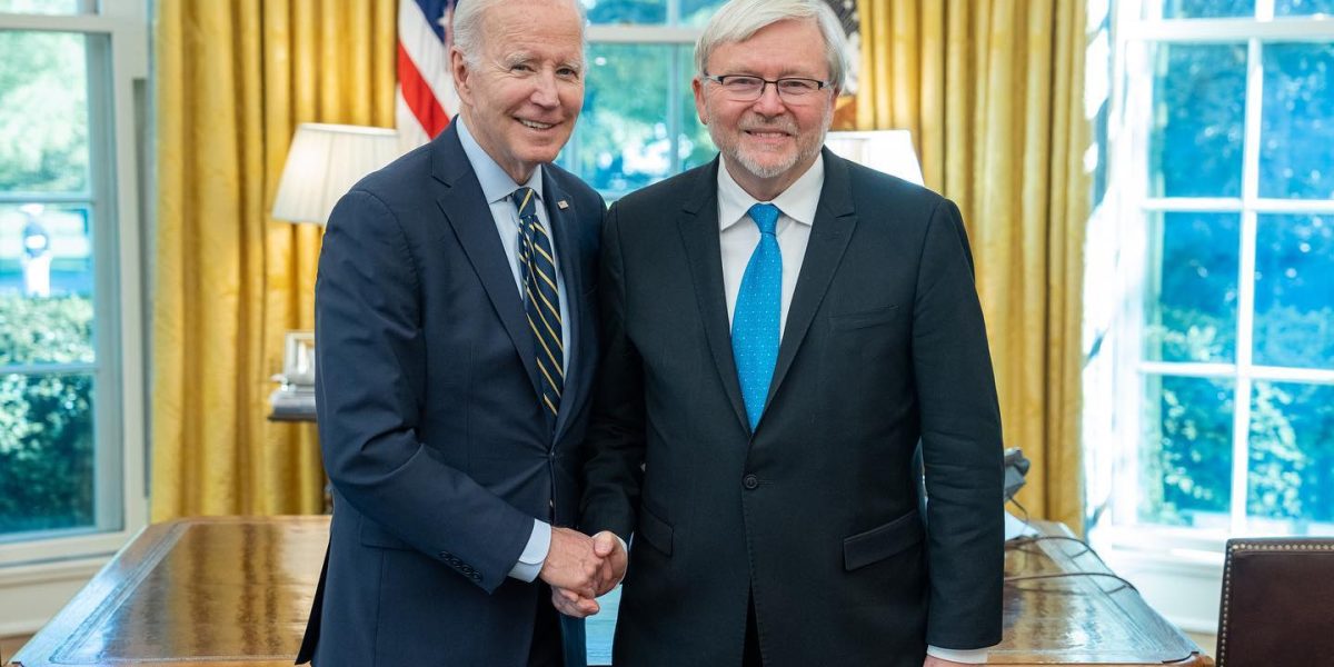 Kevin-Rudd-ambasadorul-Australiei-in-SUA-si-presedintele-american-Joe-Biden-la-Washington-pe-1-mai-2.jpeg - ReactMedia
