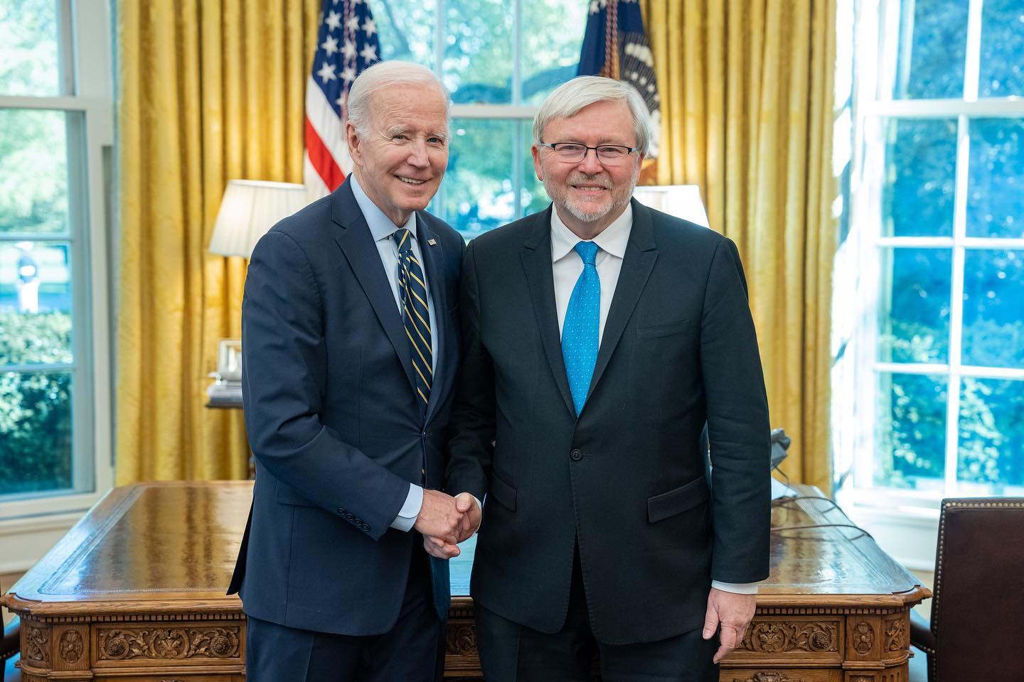 Kevin Rudd și-a anunțat plecarea din poziția de ambasador al Australiei în SUA într-un context tensionat După o perioadă relativ scurtă în post, Kevin Rudd, fost premier al Australiei, și-a încheiat mandatul de ambasador al Australiei în Statele Unite, decizie anunțată la scurt timp după ce a fost implicat într-un scandal mediatic generat de afimări controversate și declarații pentru care ulterior și-a cerut scuze
