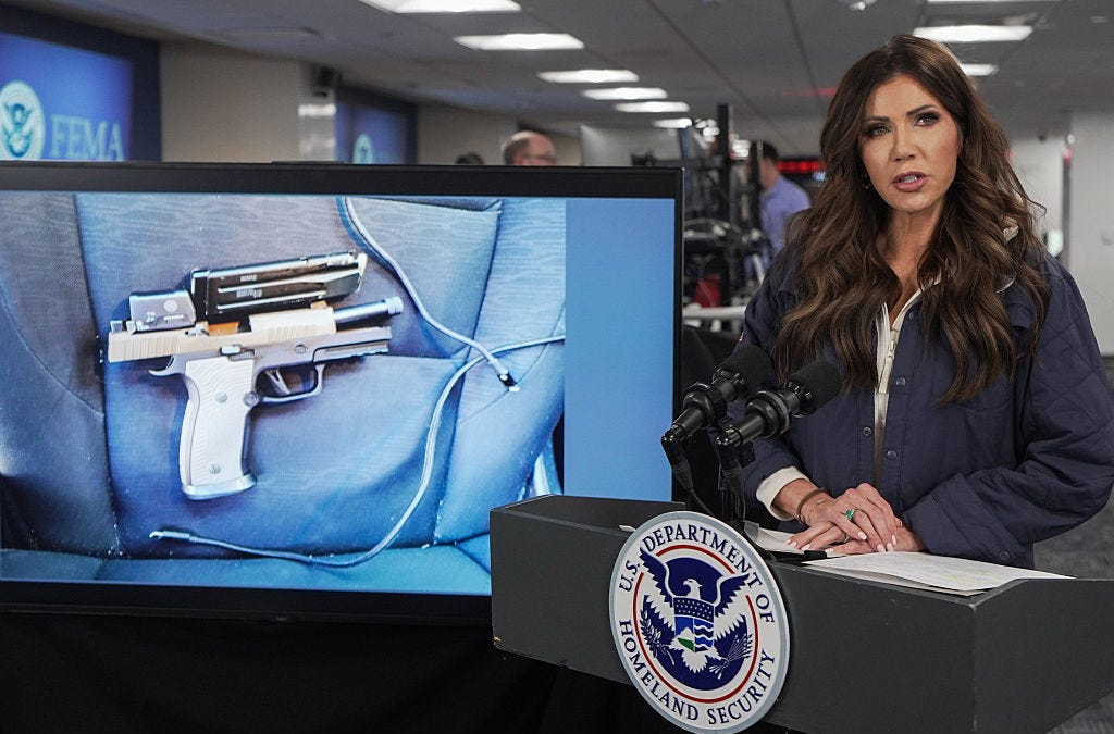 Un asistent medical din Minneapolis, împușcat mortal de un agent federal Sâmbătă dimineață, Alex Pretti, un asistent medical de 37 de ani, a fost împușcat mortal de un ofițer de la graniță în Minneapolis