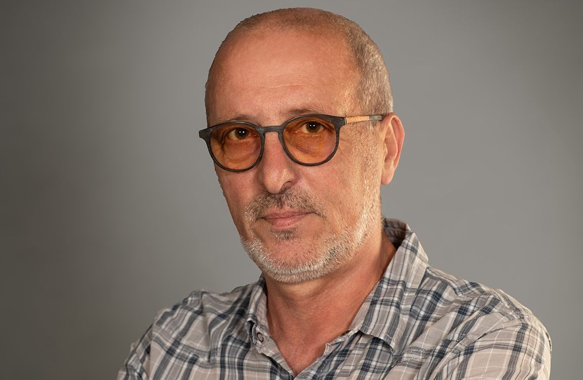 Proteste juridice și controverse peste noapte în peisajul constituțional românesc Curtea de Apel București este, în aceste zile, scena unui proces cu dividende politice și juridice majore, după ce avocatul Silvia Uscov a contestat decizia prezidențială de numire a profesorului Dacian Dragoș în funcția de judecător la Curtea Constituțională a României