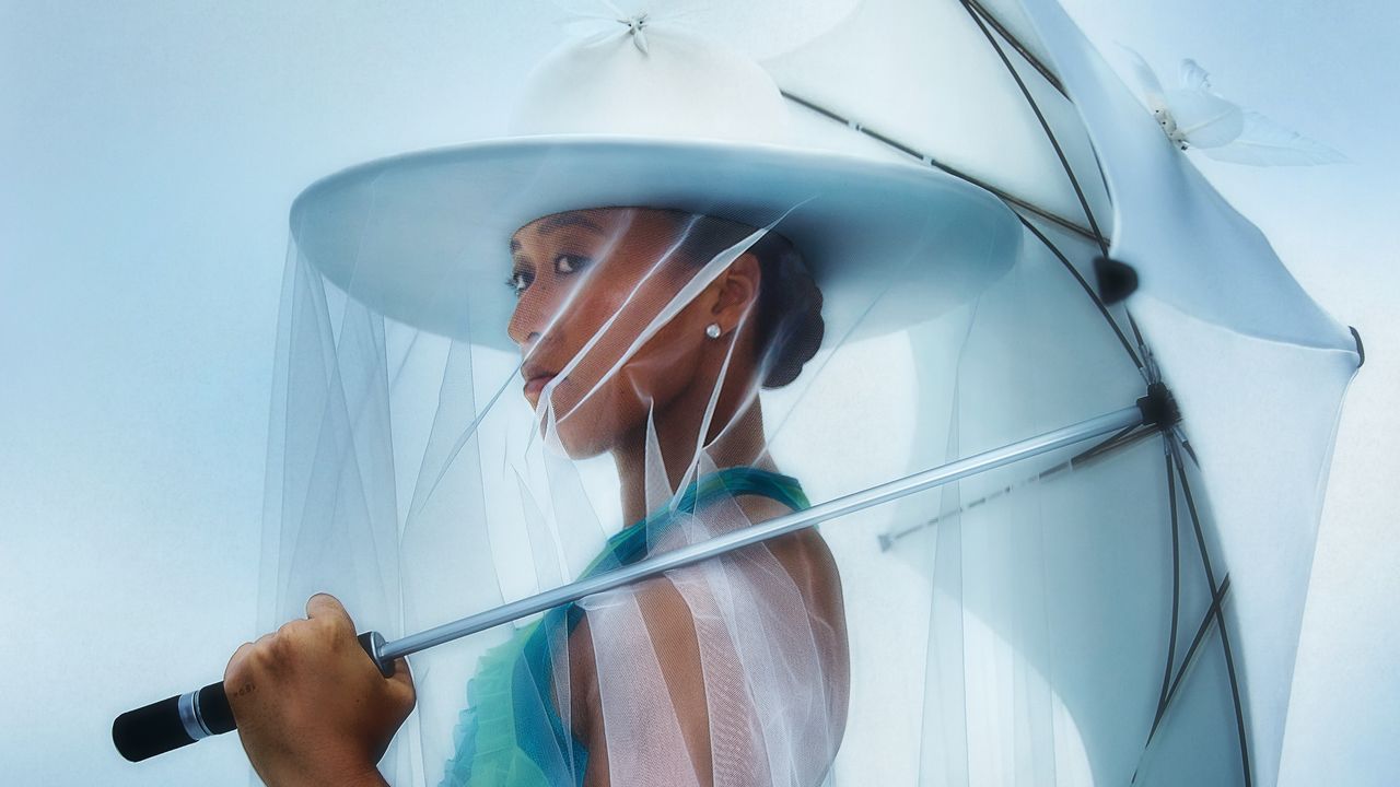 Naomi Osaka își redefinește stilul la Australian Open 2026 Naomi Osaka a impresionat jucătorii și spectatorii cu un look inovator la Australian Open 2026, subliniind din nou că moda nu este doar un accesoriu, ci o formă de artă și autoexprimare