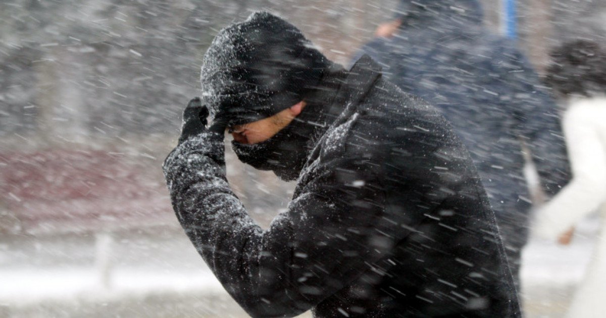 Cod galben de ninsori și viscol în mai multe județe din România Meteorologii au emis duminică un Cod galben de ninsori și lapoviță pentru majoritatea țării, în timp ce zonele montane din județele Caraș-Severin, Mehedinți, Gorj și Hunedoara se află sub avertizare Cod portocaliu pentru ninsori abundente și viscol