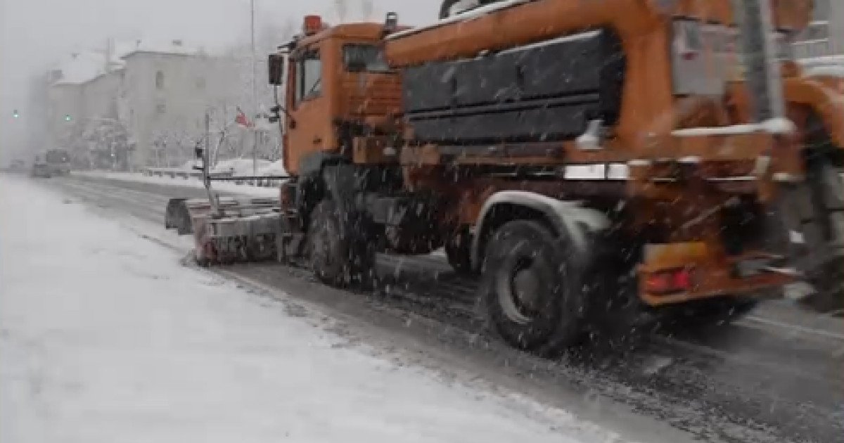O iarnă autentică în România: Precipitații abundente și viscol în următoarele zile Meteorologul Mihai Huștiu a anunțat duminică, la Digi24, că România se pregătește pentru o iarnă severă, cu ninsori, viscol și riscuri de polei ce vor afecta aproape întreaga țară