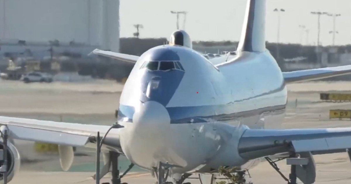„E-4B Nightwatch: Aterizare istorică pe aeroport civil, noi controverse”
