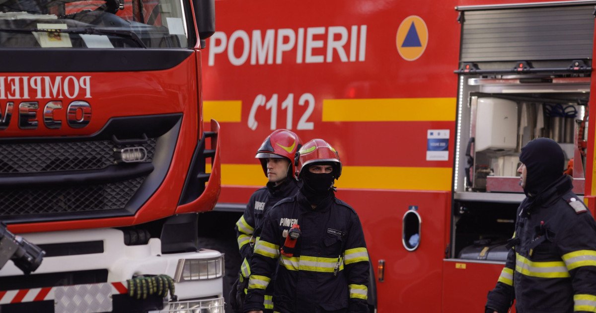 Tragedie în Brașov: Un adolescent de 16 ani a murit în incendiu Un adolescent de 16 ani a fost găsit mort, luni dimineață, în urma unui incendiu devastator care a cuprins o locuință din localitatea Satul Nou, județul Brașov