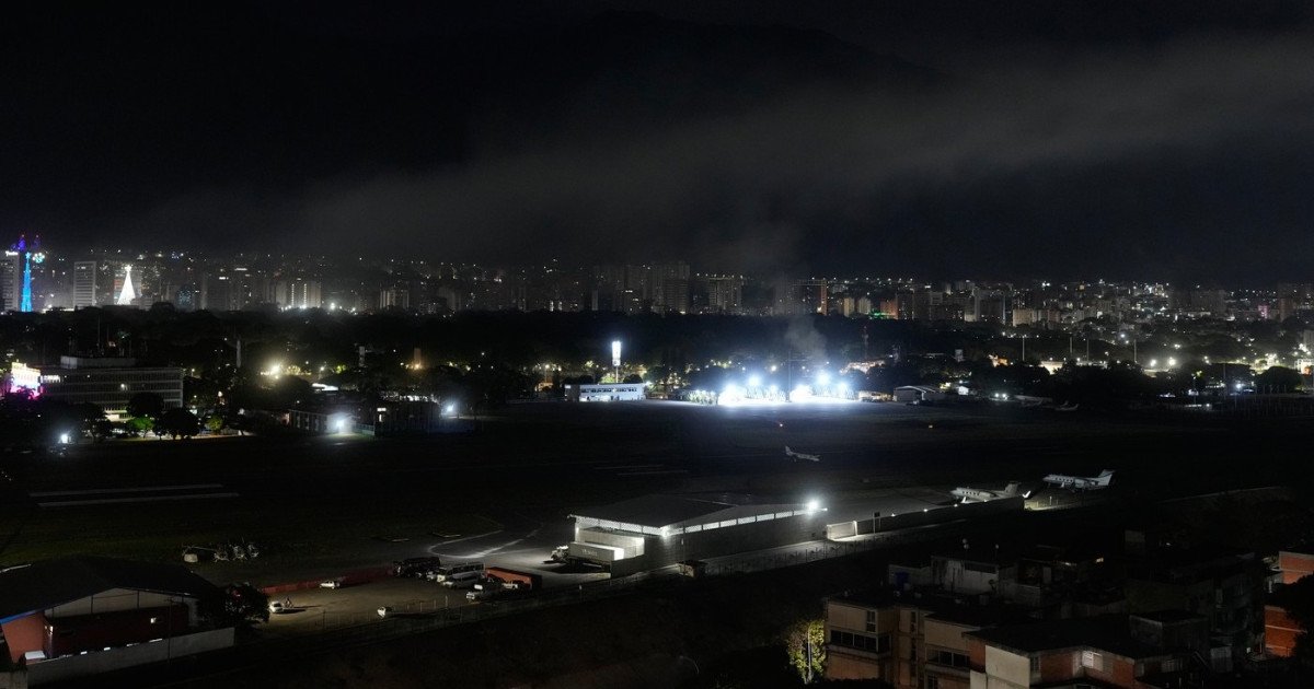 Explozii puternice zguduie Caracasul în apropierea unei baze militare În noaptea de vineri spre sâmbătă, Caracas, capitala Venezuelei, a fost martora unor explozii puternice care au creat panică în rândul locuitorilor