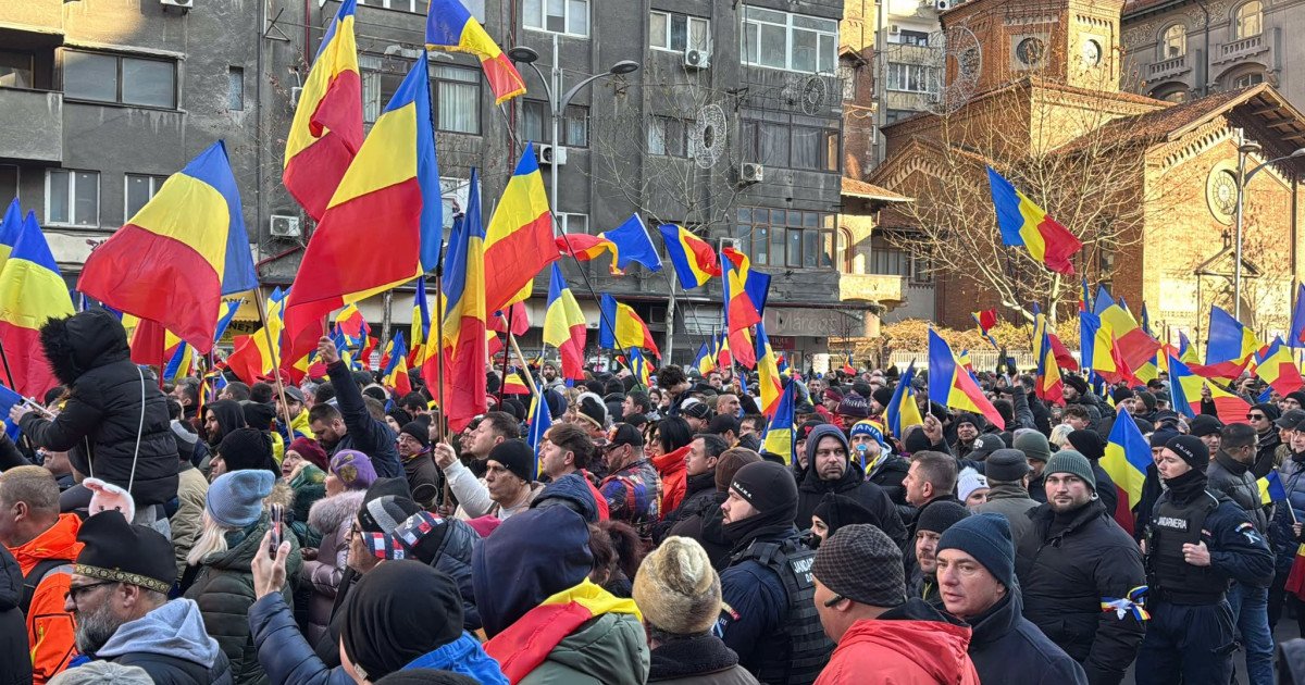 Două proteste au avut loc joi seară, 15 ianuarie, în București, fiecare cu un scop bine definit și susținut de lideri politici cunoscuți