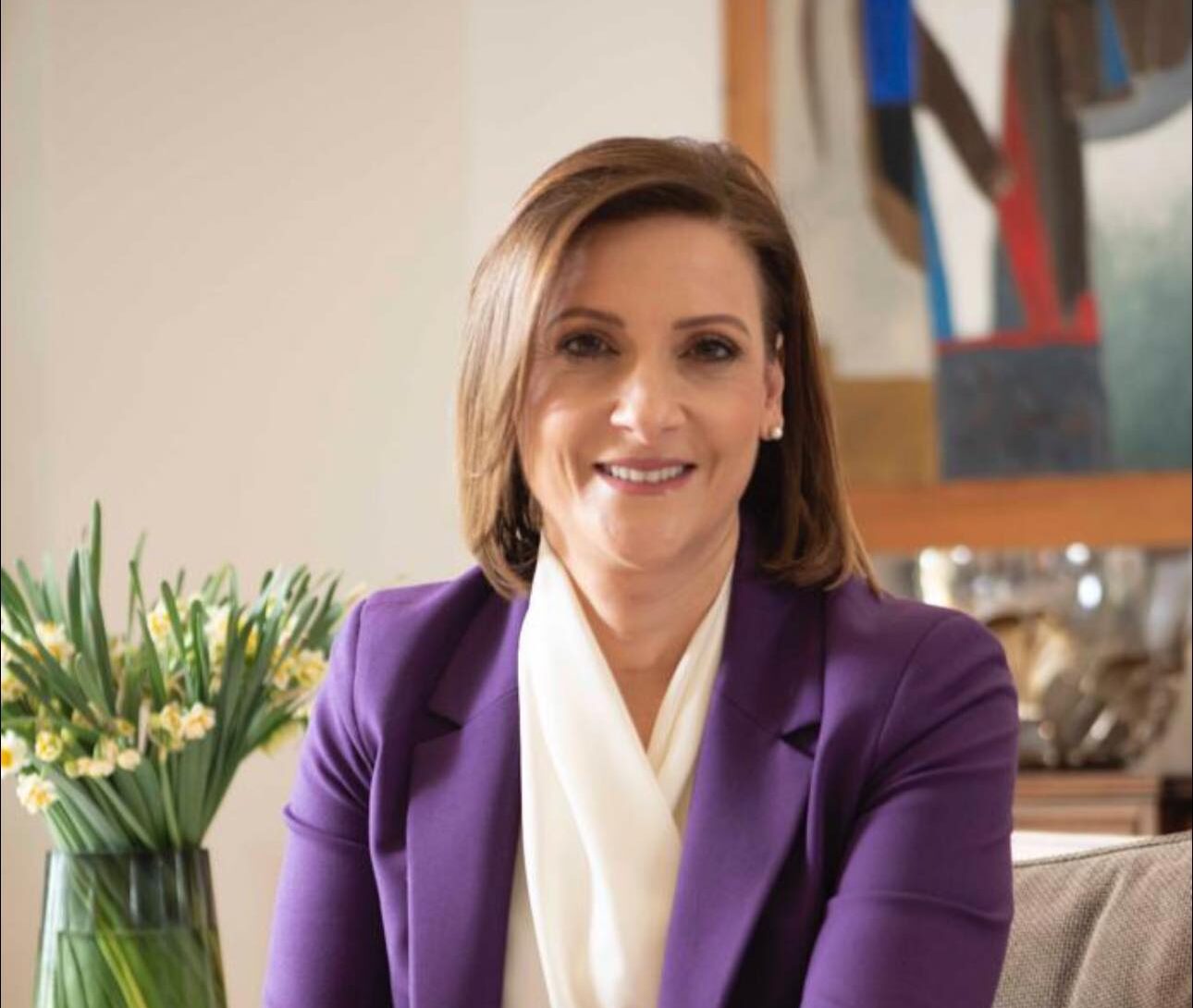 Prima doamnă a Ciprului demisionează din consiliul unui fond caritabil, în fața acuzațiilor de corupție Philippa Karsera, soția președintelui cipriot Nikos Anastasiades, a făcut anunțul mult așteptat privind retragerea sa din poziția de membru în consiliul unui fond dedicat sprjirii social-civice, într-un context de scandal ce zguduie scena politică a insulei Mediteranei