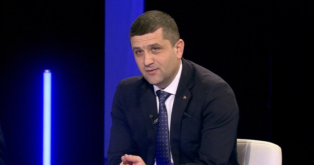 Declarațiile controversate ale ministrului Radu Miruță privind patriotismul lui Nicolae Ceaușescu stârnesc reacții aprinse Ministrul Apărării, Radu Miruță, a provocat o furtună de reacții în mediul public după ce a sugerat că Nicolae Ceaușescu ar putea fi considerat patriot, în cadrul emisiunii „În Fața Ta” de la Digi24