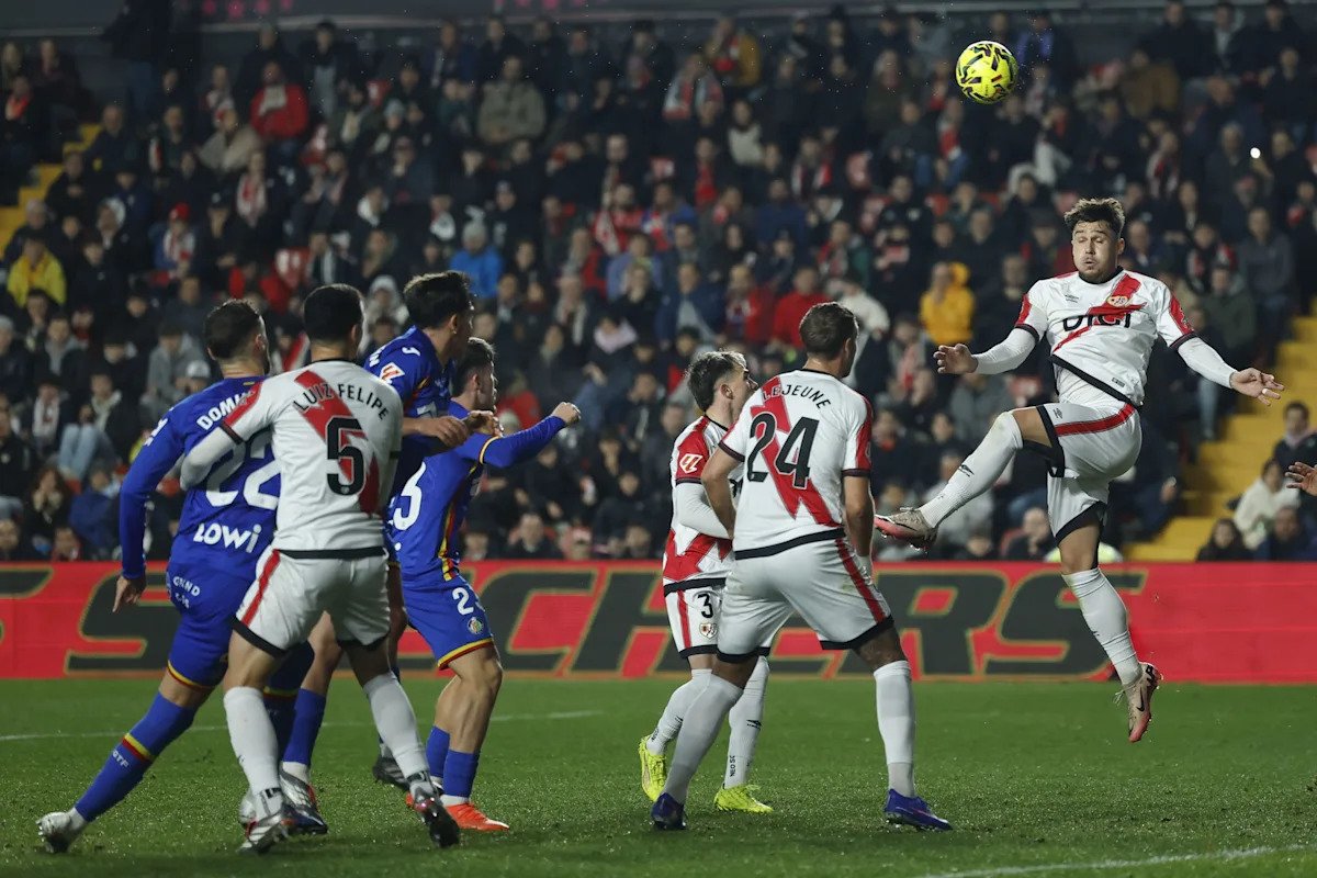 Rayo Vallecano și Getafe încheie la egalitate, 1-1, în LaLiga Madrid, 2 ianuarie (EFE) – Meciul dintre Rayo Vallecano și Getafe s-a încheiat la egalitate 1-1, în cadrul primei etape a celei de-a XVIII-a runde din LaLiga EA Sports, desfășurându-se pe terenul echipei Rayo, Estadio de Vallecas
