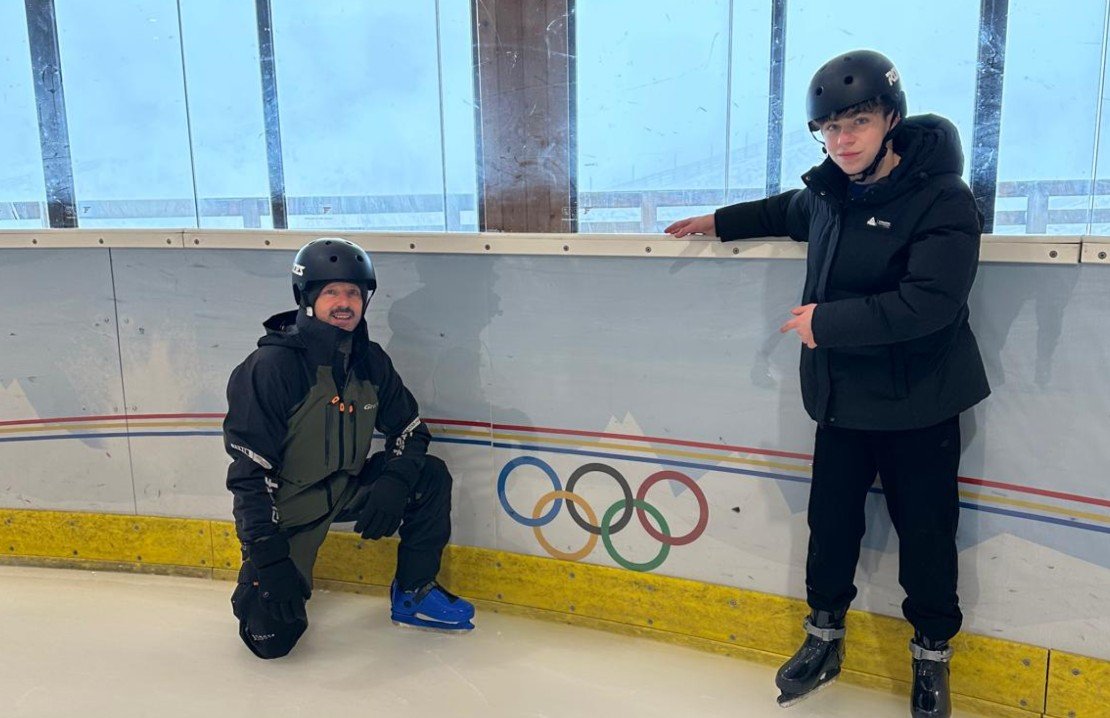 Pregătiri intense pentru Alex Urzică: Start în anul competițional la Cheile Grădiștei Cele cinci zile de cantonament la Cheile Grădiștei, desfășurate pe vreme capricioasă, au marcat debutul pregătirilor intense pentru Alex Urzică, tânărul de 14 ani care își dorește să își depășească tatăl, legendarul gimnast Marius Urzică